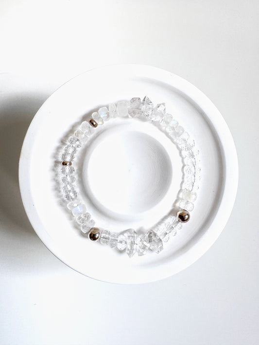 透明石英、月光石和金紅石石英