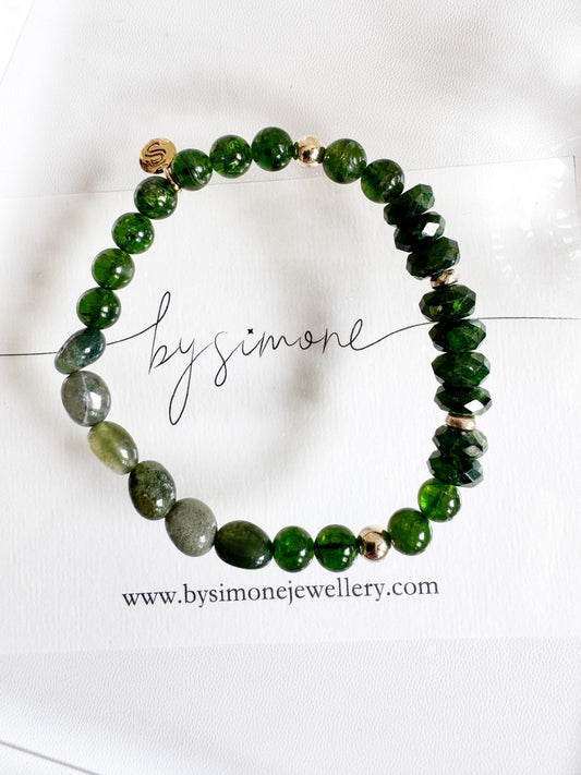 透輝石和雞血石