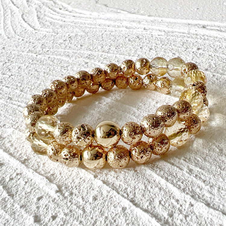 Pierre de lave et citrine trempées dans de l'or 14 carats
