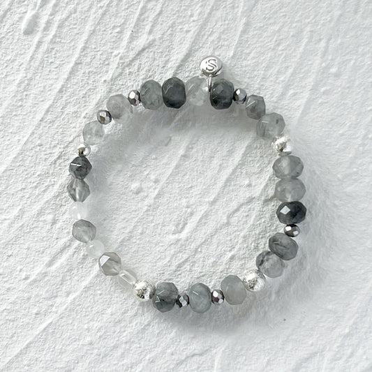 灰瑪瑙、月光石和赤鐵礦