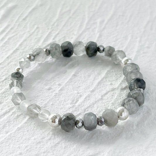 灰瑪瑙、月光石和赤鐵礦